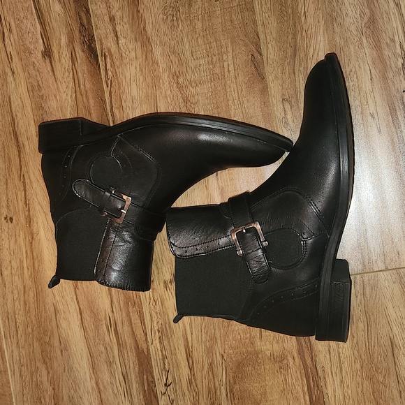 Black Genuine Leather Ankle Boots, size 6 - Picture 2 of 8